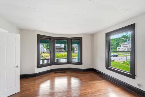 Living - 462-462 5 Stanton Ave, Springfield, OH 45503 photo 1 of 1