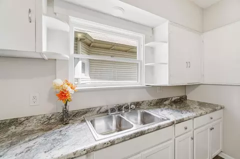 Kitchen - 462-462 5 Stanton Ave, Springfield, OH 45503 photo 1 of 4