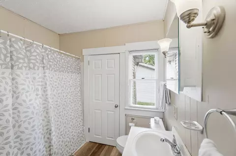 Bath - 462-462 5 Stanton Ave, Springfield, OH 45503 photo 1 of 4