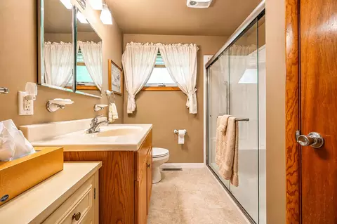 Bath - 4735 W Ridgewood Rd, Springfield, OH 45503 photo 1 of 4