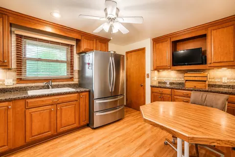 Kitchen - 4735 W Ridgewood Rd, Springfield, OH 45503 photo 3 of 3