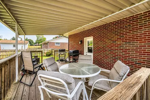 Exterior - 4735 W Ridgewood Rd, Springfield, OH 45503 photo 5 of 9