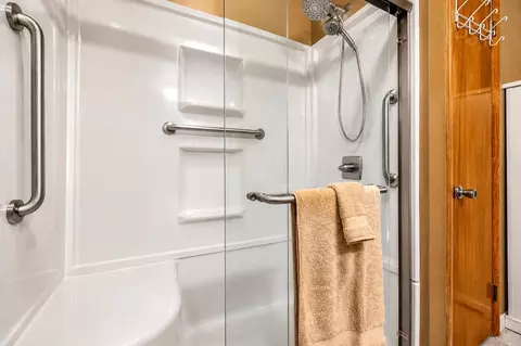 Bath - 4735 W Ridgewood Rd, Springfield, OH 45503 photo 3 of 4
