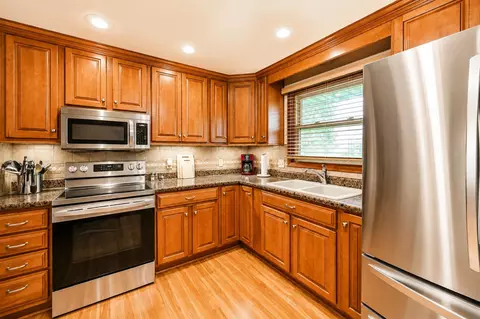 Kitchen - 4735 W Ridgewood Rd, Springfield, OH 45503 photo 1 of 3