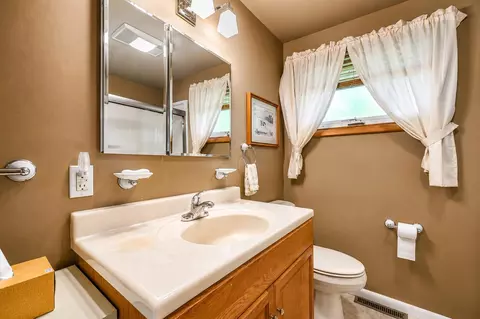 Bath - 4735 W Ridgewood Rd, Springfield, OH 45503 photo 4 of 4