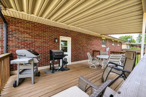 Exterior - 4735 W Ridgewood Rd, Springfield, OH 45503 photo 6 of 9