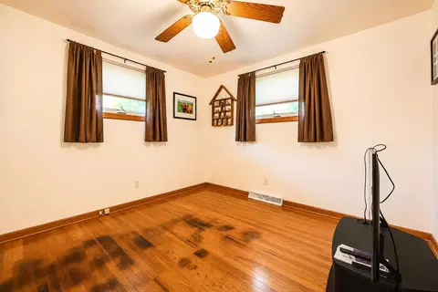 Bedroom - 4735 W Ridgewood Rd, Springfield, OH 45503 photo 2 of 5