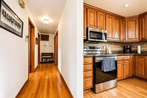 Entry Way - 4735 W Ridgewood Rd, Springfield, OH 45503 photo 1 of 1