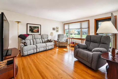 Living - 4735 W Ridgewood Rd, Springfield, OH 45503 photo 1 of 3