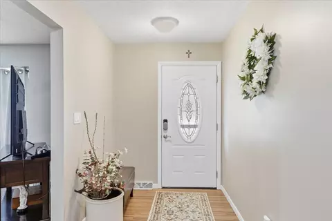 Entry Way - 3961 Mumper Rd, Springfield, OH 45502 photo 1 of 7