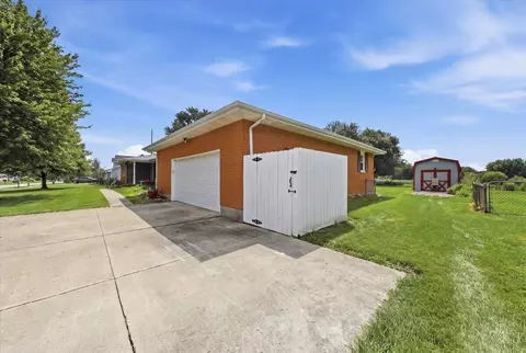 Exterior - 3961 Mumper Rd, Springfield, OH 45502 photo 4 of 9
