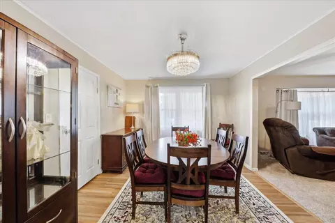 Dining - 3961 Mumper Rd, Springfield, OH 45502 photo 2 of 4