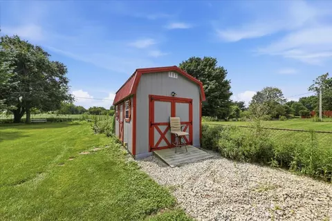 Exterior - 3961 Mumper Rd, Springfield, OH 45502 photo 6 of 9