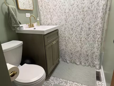 Bath - 821 Hemlock St, Celina, OH 45822 photo 2 of 2