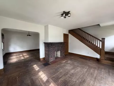 Living - 468 E Cecil St, Springfield, OH 45503 photo 6 of 7