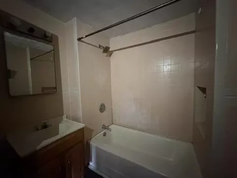 Bath - 468 E Cecil St, Springfield, OH 45503 photo 1 of 2