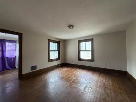 Living - 468 E Cecil St, Springfield, OH 45503 photo 5 of 7