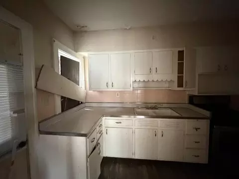 Kitchen - 468 E Cecil St, Springfield, OH 45503 photo 3 of 4