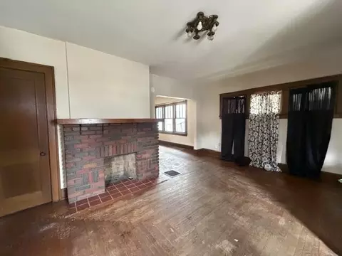 Living - 468 E Cecil St, Springfield, OH 45503 photo 1 of 7