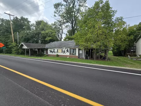 Exterior - 2865 Mechanicsburg Rd, Springfield, OH 45503 photo 4 of 10