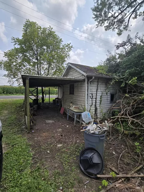 Exterior - 2865 Mechanicsburg Rd, Springfield, OH 45503 photo 5 of 10