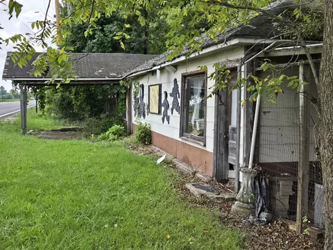 Exterior - 2865 Mechanicsburg Rd, Springfield, OH 45503 photo 3 of 10