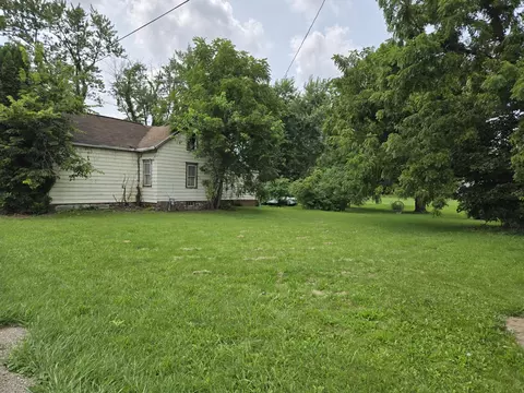 Exterior - 2865 Mechanicsburg Rd, Springfield, OH 45503 photo 2 of 10