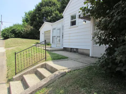 Exterior - 600 S Clairmont Ave, Springfield, OH 45505 photo 3 of 8