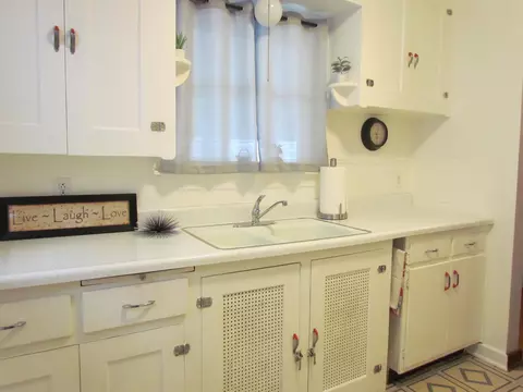 Kitchen - 600 S Clairmont Ave, Springfield, OH 45505 photo 1 of 2
