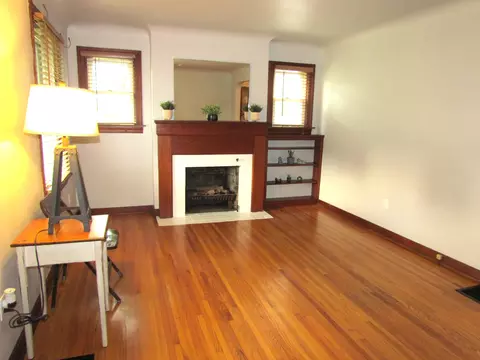 Living - 600 S Clairmont Ave, Springfield, OH 45505 photo 2 of 3