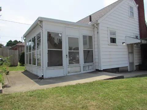 Exterior - 600 S Clairmont Ave, Springfield, OH 45505 photo 5 of 8