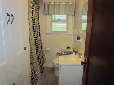 Bath - 600 S Clairmont Ave, Springfield, OH 45505 photo 1 of 1