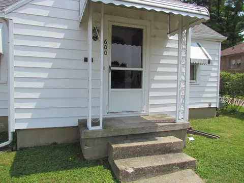 Exterior - 600 S Clairmont Ave, Springfield, OH 45505 photo 2 of 8