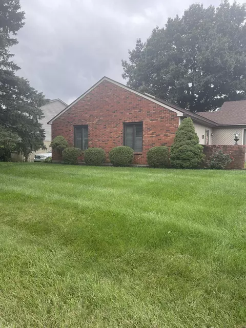 Exterior - 2715 Red Coach Dr, Springfield, OH 45503 photo 2 of 5