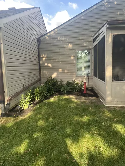 Exterior - 2715 Red Coach Dr, Springfield, OH 45503 photo 4 of 5