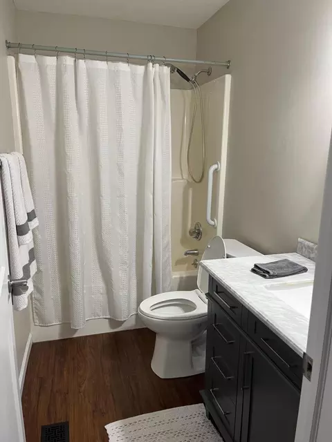 Bath - 2715 Red Coach Dr, Springfield, OH 45503 photo 1 of 2