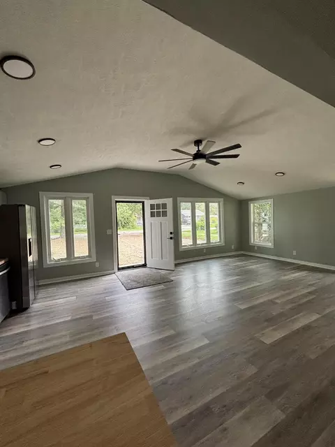 Living - 513 Kinnane Ave, Springfield, OH 45505 photo 1 of 1