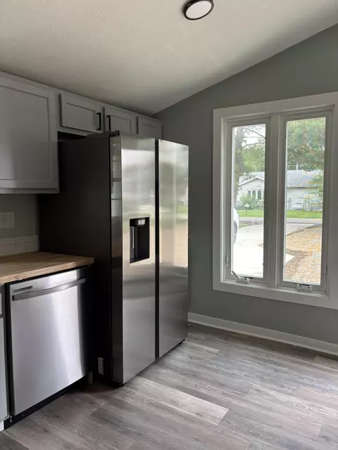 Kitchen - 513 Kinnane Ave, Springfield, OH 45505 photo 3 of 3