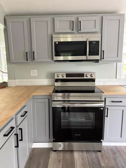 Kitchen - 513 Kinnane Ave, Springfield, OH 45505 photo 2 of 3