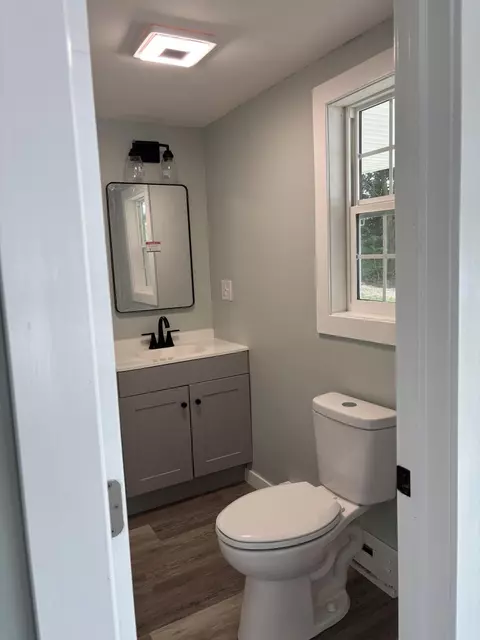 Bath - 513 Kinnane Ave, Springfield, OH 45505 photo 1 of 3