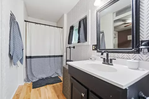 Bath - 323 N Main St, De Graff, OH 43318 photo 5 of 7