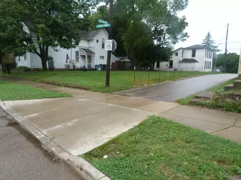 327 N Yellow Springs St, Springfield, OH 45504 photo 5