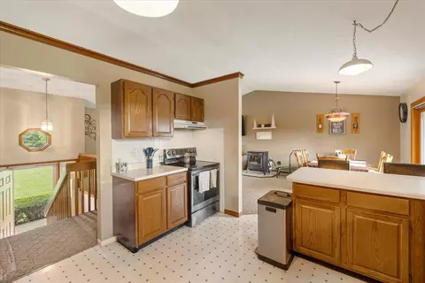 Kitchen - 3333 Rocky Point Rd, Springfield, OH 45502 photo 4 of 4