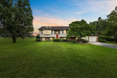 Exterior - 3333 Rocky Point Rd, Springfield, OH 45502 photo 2 of 10