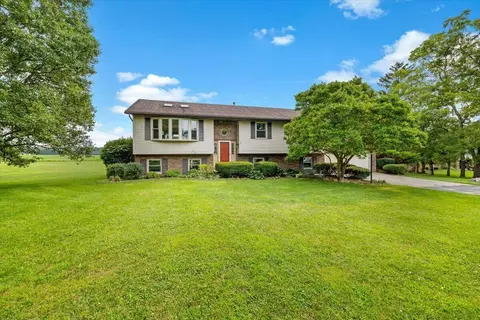 Exterior - 3333 Rocky Point Rd, Springfield, OH 45502 photo 3 of 10