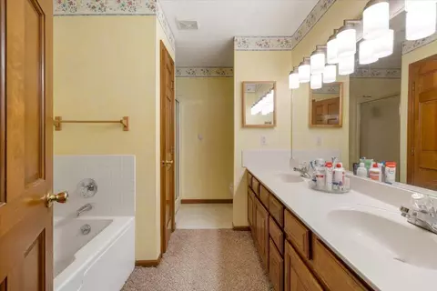 Bath - 3333 Rocky Point Rd, Springfield, OH 45502 photo 2 of 6