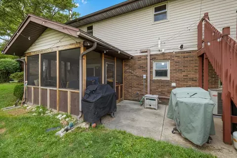 Exterior - 3333 Rocky Point Rd, Springfield, OH 45502 photo 4 of 10