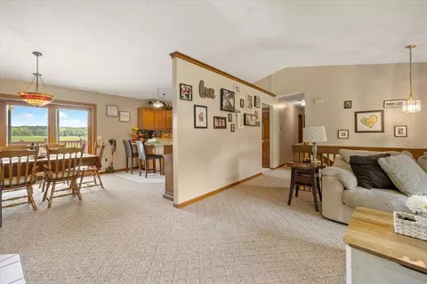 Entry Way - 3333 Rocky Point Rd, Springfield, OH 45502 photo 2 of 3