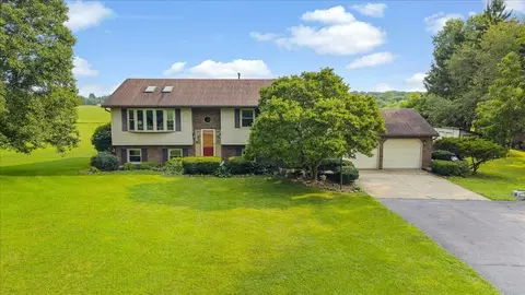 Exterior - 3333 Rocky Point Rd, Springfield, OH 45502 photo 1 of 10