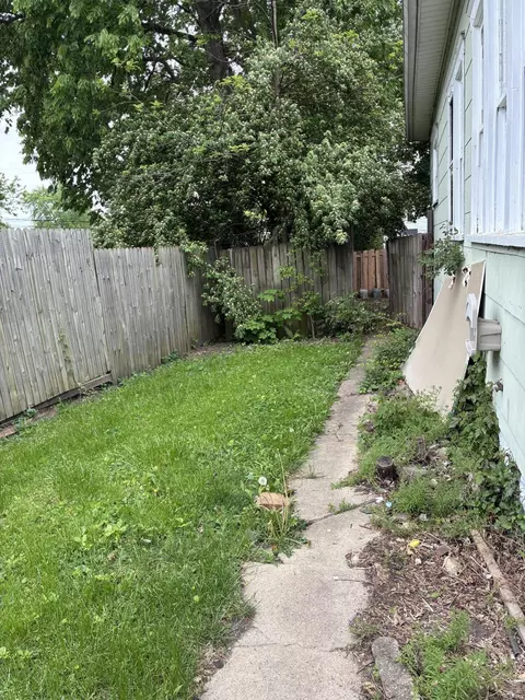 Exterior - 227 E Northern Ave, Springfield, OH 45503 photo 3 of 4